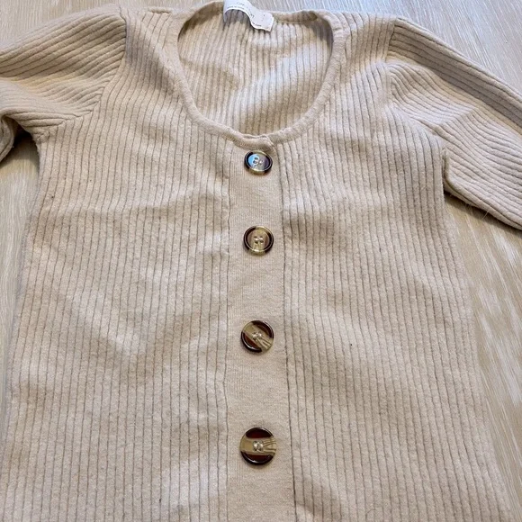 Oak and Fort Top - Picture 2 of 2